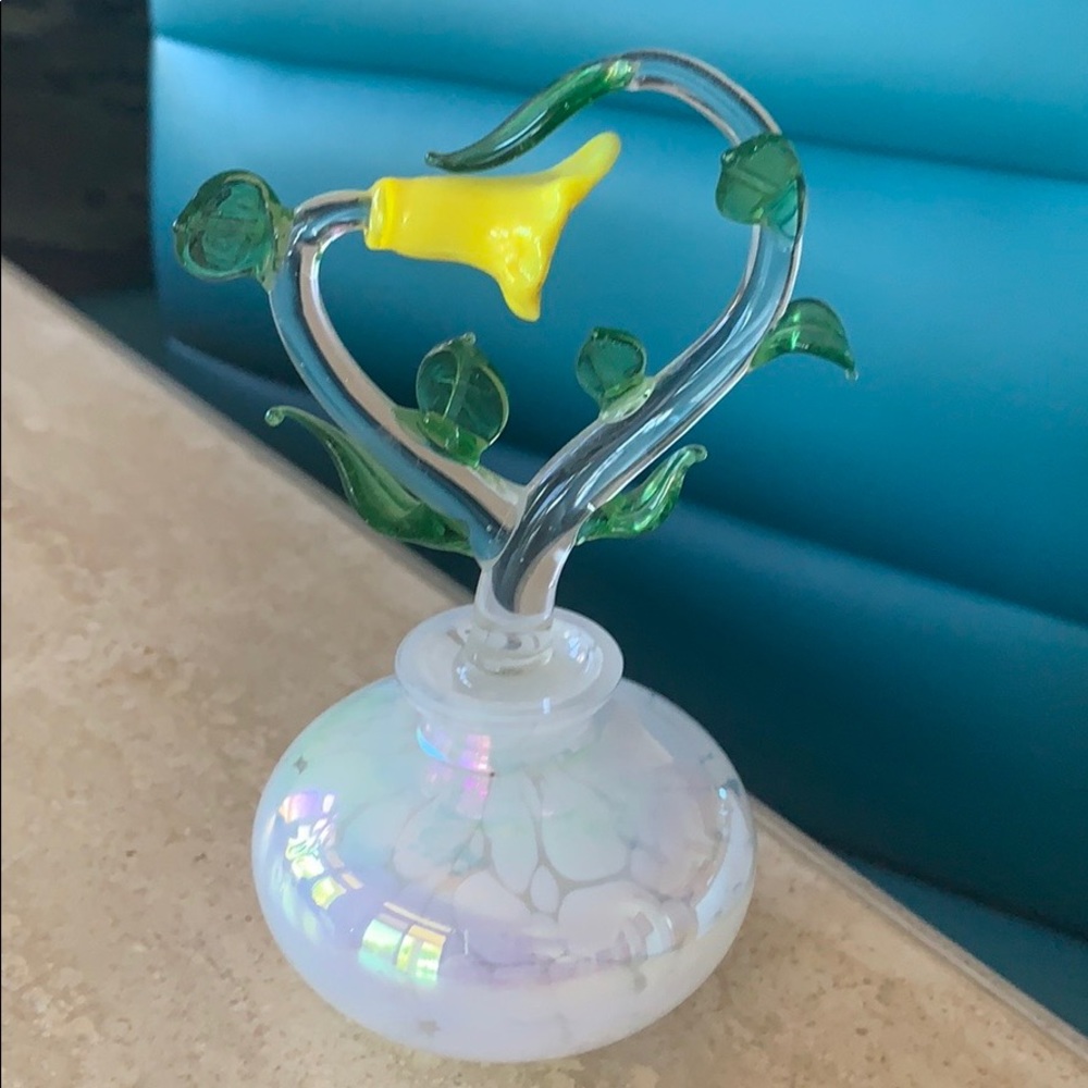 Hand blown glass Perfume Jar w lid as a flower